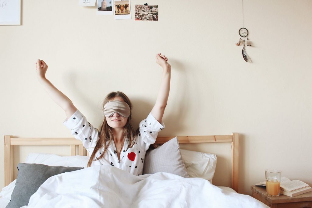 How to Go to Sleep Earlier: 9 Simple Tips