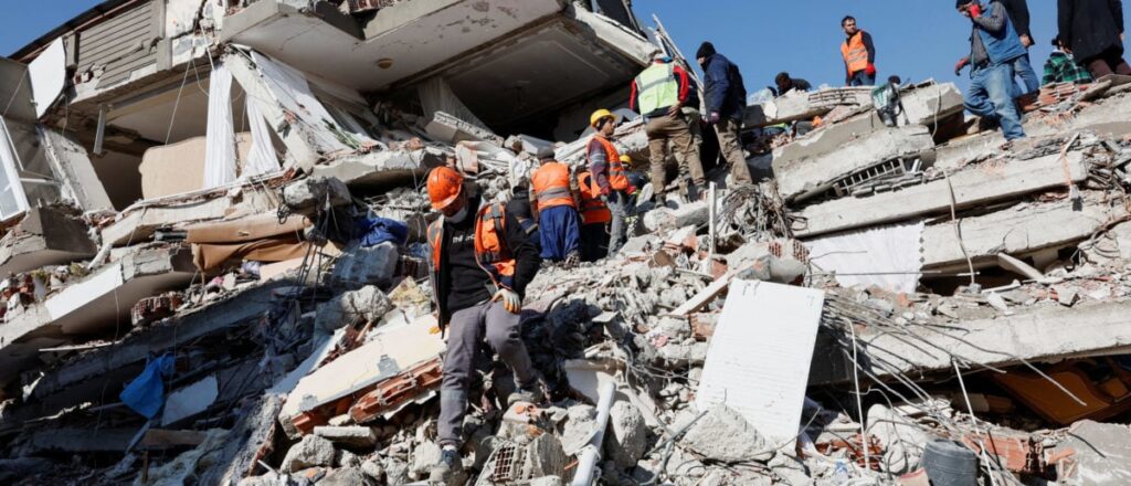 FACT CHECK: Does This Video Show A Dog Rescuing Her Puppies After The Earthquake In Turkey?