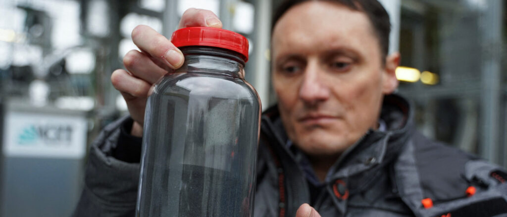 German Institute for Technology runs test plants to capture CO2 from the air to convert into carbon