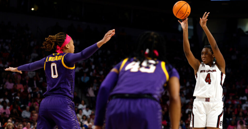 South Carolina Reasserts Itself Atop Women’s Hoops With L.S.U. Win