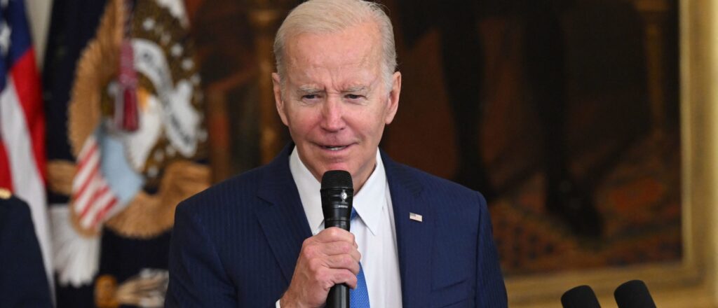 US-POLITICS-AMFOOT-BIDEN-SPORTS