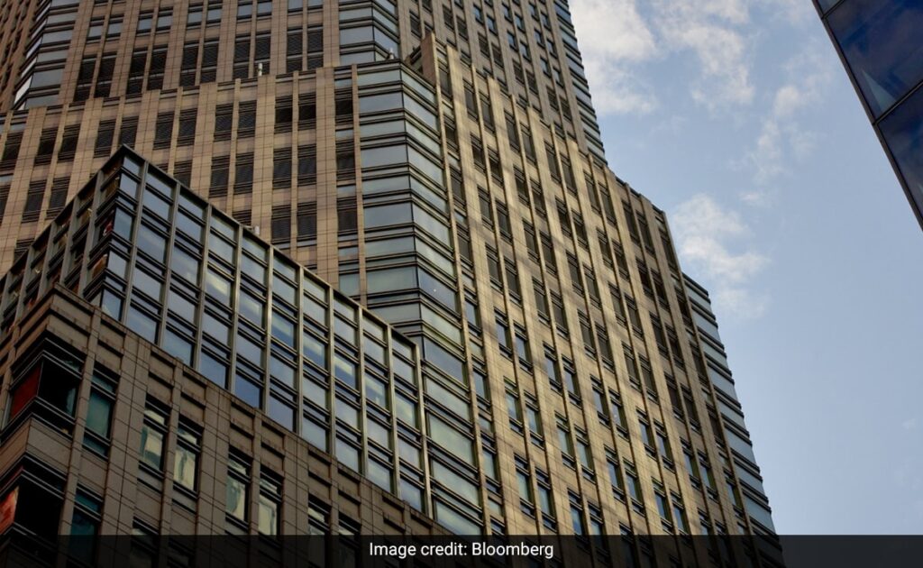 JPMorgan Calls Top Executives To Office On Weekdays: Be Visible On Floor