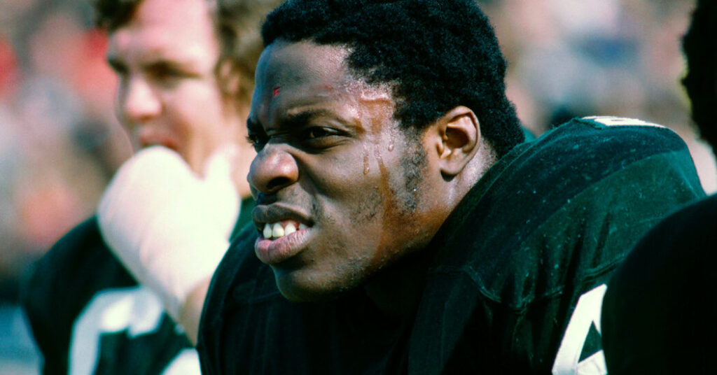 John Brockington, Rushing Star for Green Bay, Is Dead at 74