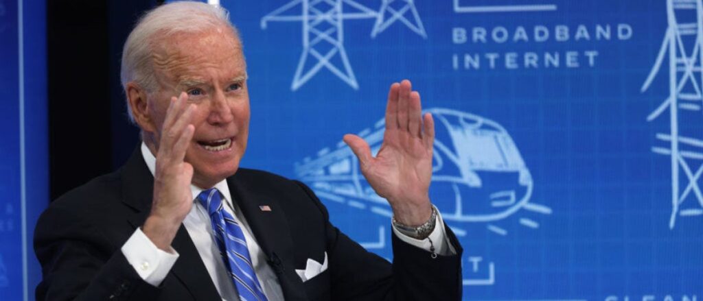 US-POLITICS-BIDEN-MANUFACTURING