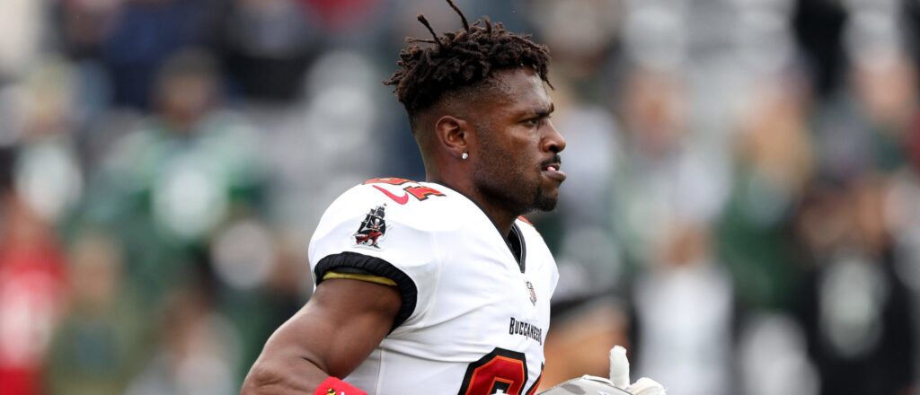 Tampa Bay Buccaneers v New York Jets