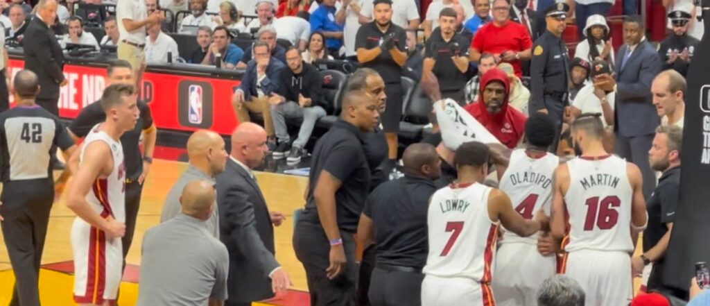 Victor Oladipo Suspected Knee Injury