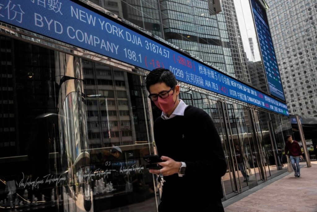 Bear Market Looms for Chinese Equities as Investors Lose Faith