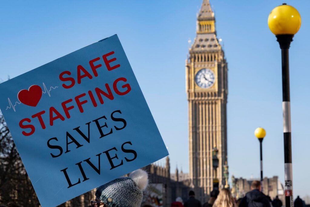 England’s Unions Split On Healthcare Pay Deal