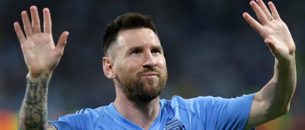 Lionel Messi of Argentina waves to fans prior to an international friendly match between Argentina and Curaçao at Estadio Unico Madre de Ciudades on March 28, 2023 in Santiago del Estero, Argentina. (Photo by Daniel Jayo/Getty Images)
