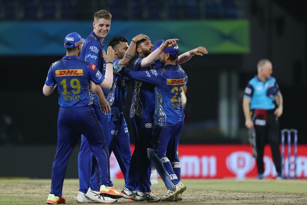 Rohit Sharma helped MI pick up a big wicket (Image: IPLT20.com)