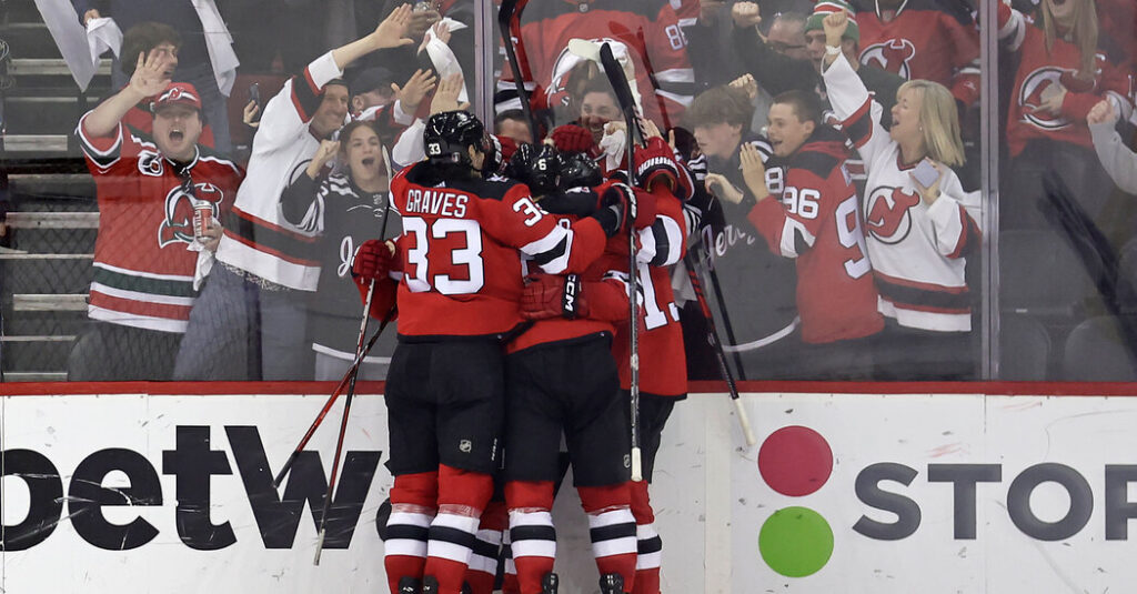 With Speed, the Devils Get to Second Round of NHL Playoffs