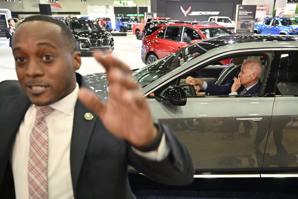 US-POLITICS-BIDEN-MANUFACTURING