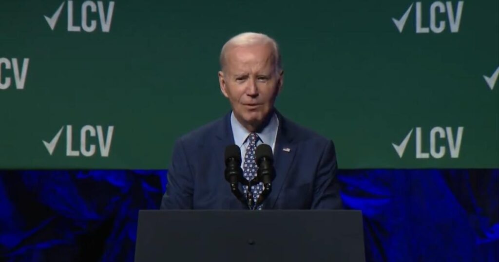 "Build Back Biden" - Audience Laughs at Joe Biden as He Malfunctions in Real Time (VIDEO) | The Gateway Pundit | by Cristina Laila