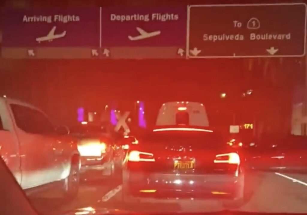 DEVELOPING: Bomb Squad and Law Enforcement Respond to Suspicious Package at LAX - Terminal 1 Evacuated (VIDEO) | The Gateway Pundit | by Jim Hoft