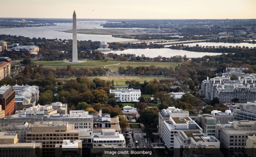 Sonic Boom Rattles Washington As Fighter Jets Chase Unresponsive Aircraft