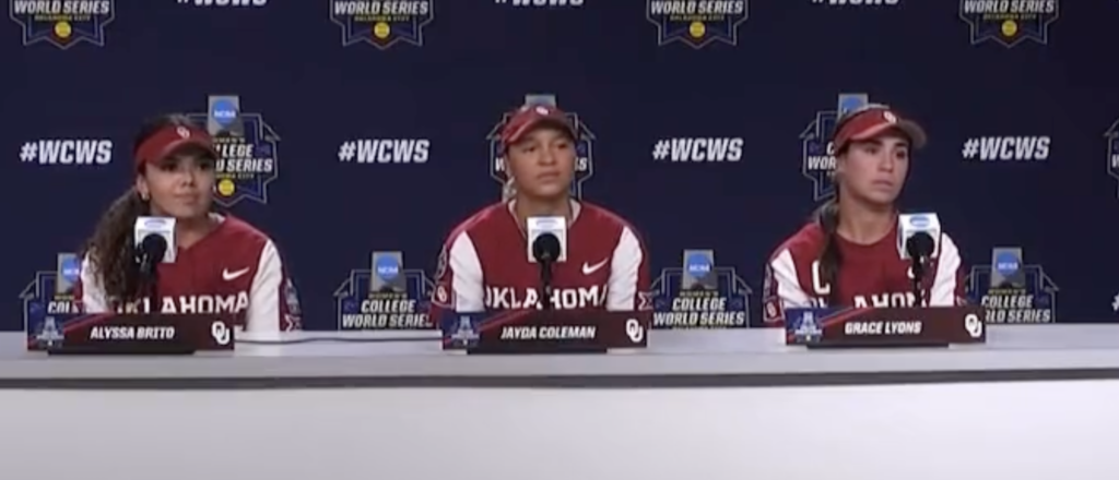 Sooners softball players