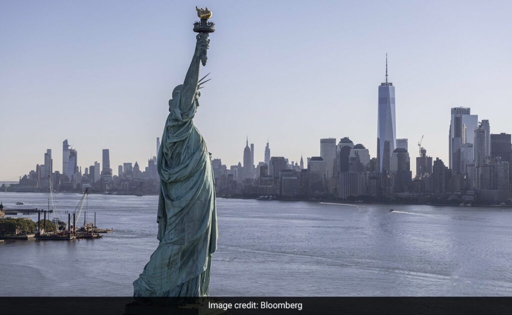 This City Has Replaced Hong Kong As Most Expensive for Expats