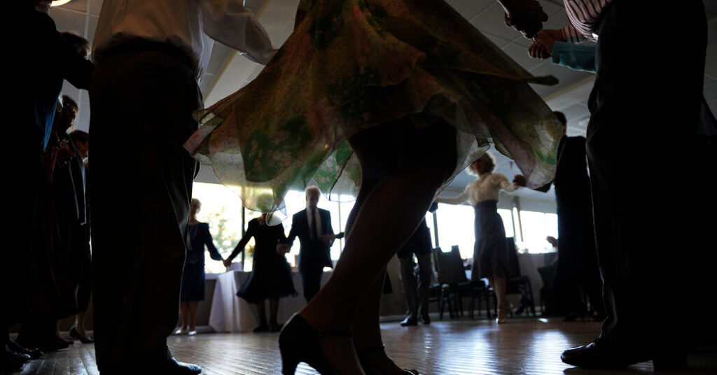 ‘Hava Nagila,’ the Jewish Folk Song, is a Hit at Clubs, Bars and Even Mets Games