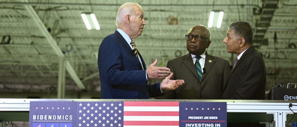 US-POLITICS-MANUFACTURING-BIDEN