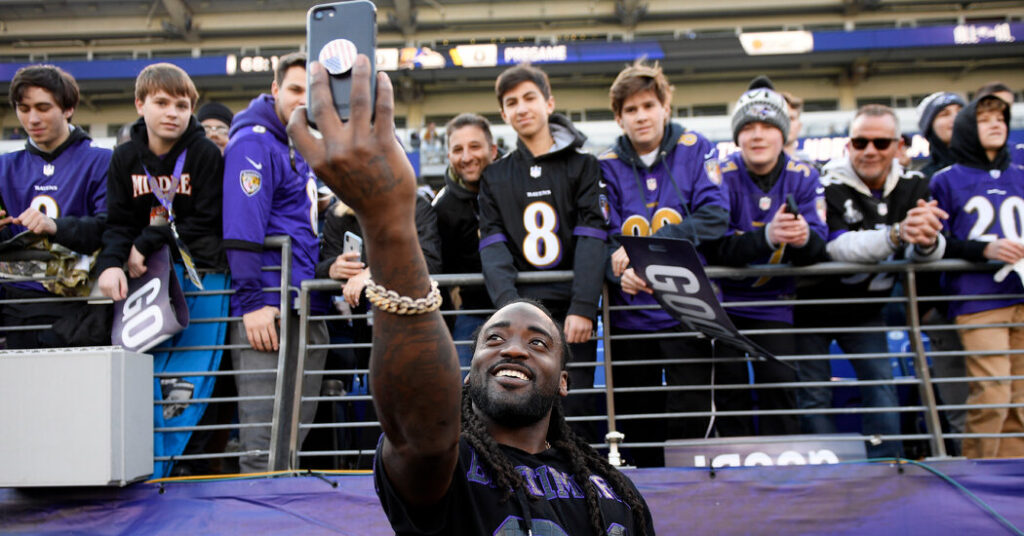 Alex Collins, a Former N.F.L. Running Back, Is Killed in a Motorcycle Crash