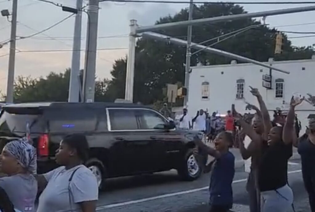 Atlanta Residents Go Wild and Scream “Free Trump” As His Motorcade Rolls Through Urban Neighborhoods (VIDEO) | The Gateway Pundit