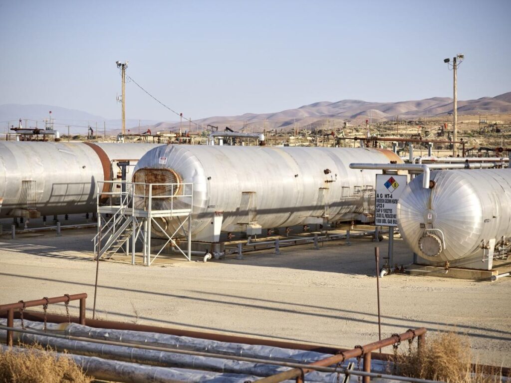 Oil Rises as Russia-Ukraine Escalation Threatens Supply Turmoil