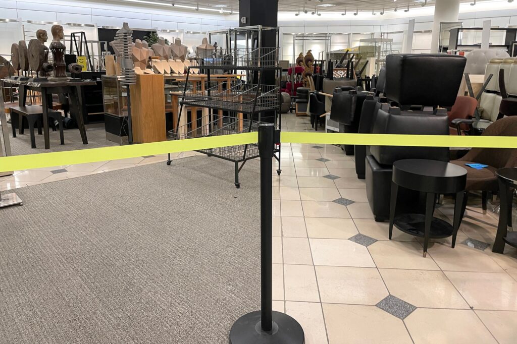 American Eagles Outfitters Profits Quadruple