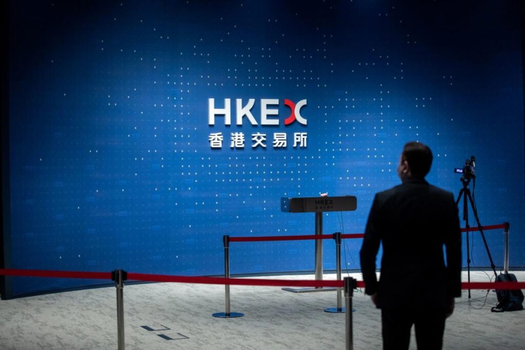 Asia Stocks Fall on China Weakness, Crude Rallies: Markets Wrap