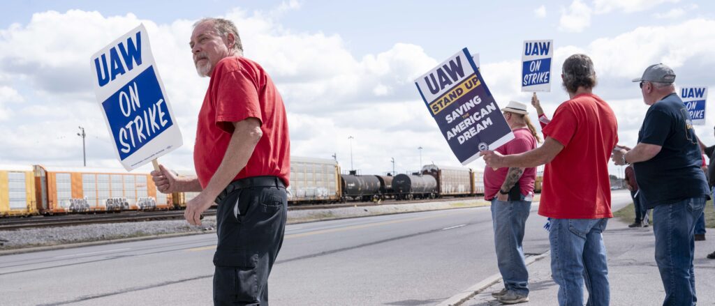 United Auto Workers Hold Limited Strikes As Contract Negotiations Expire
