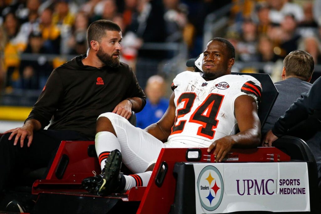 Browns RB Nick Chubb Tore MCL In Knee, Here’s The Potential Prognosis