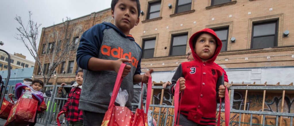 US-CHARITY-HOLIDAY-POVERTY