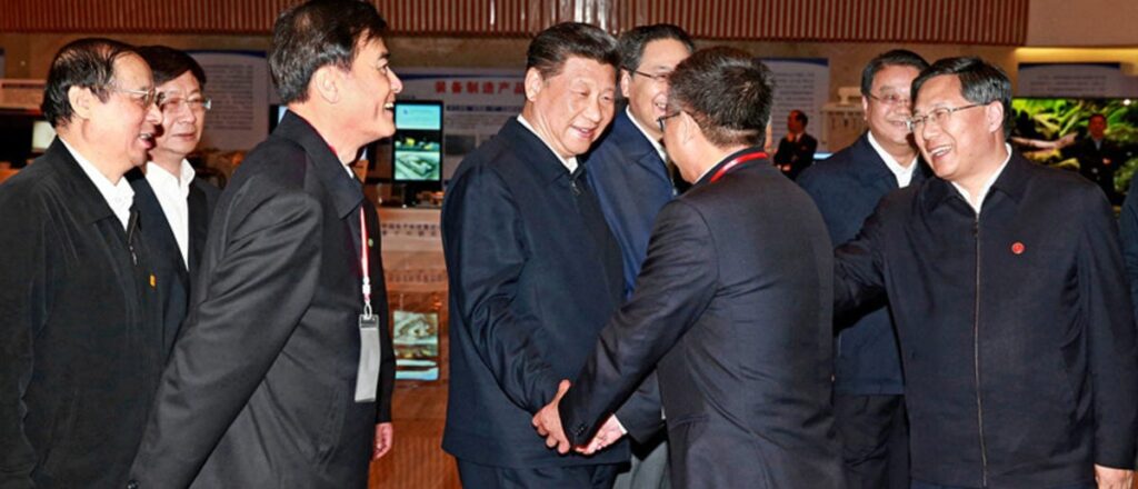 [Screenshot/QQ/2018年新版国轩《国家》手语视频]