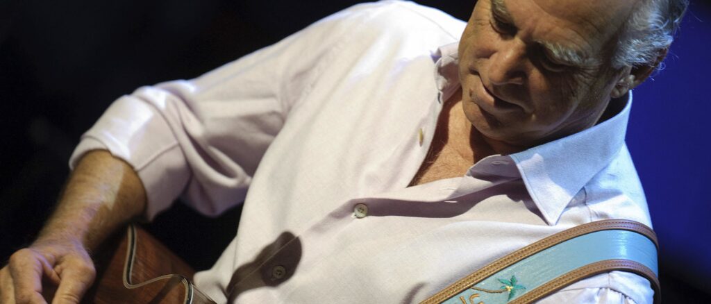Singer songwriter Jimmy Buffett performs