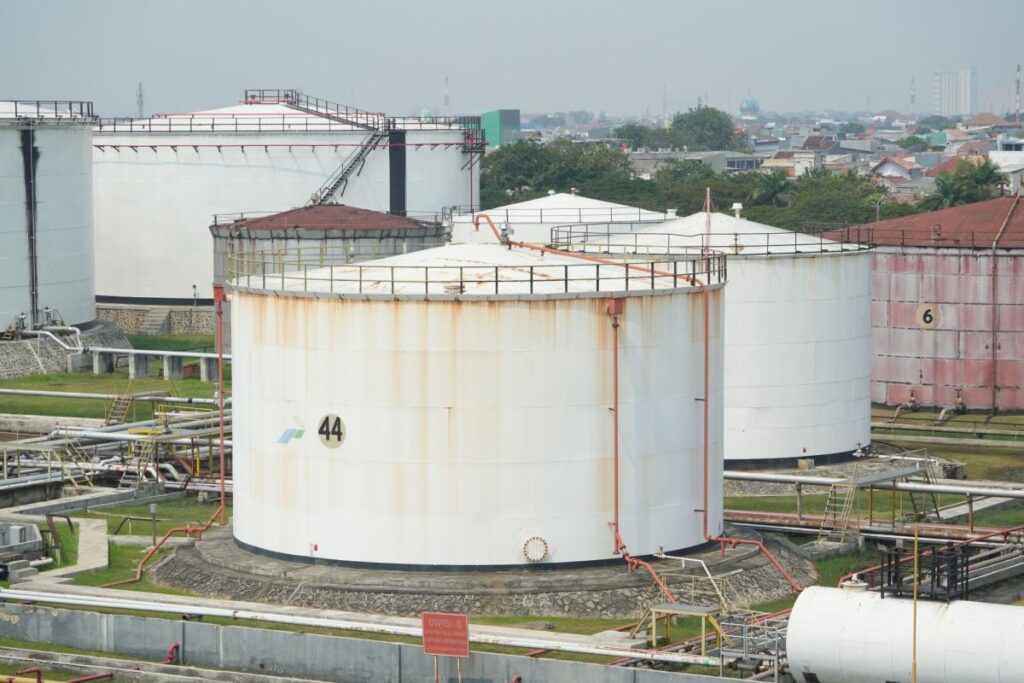 Vitol Says LNG to Be Diverted to Europe