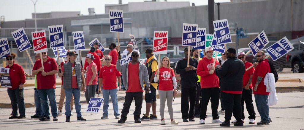 United Auto Workers Hold Limited Strikes As Contract Negotiations Expire
