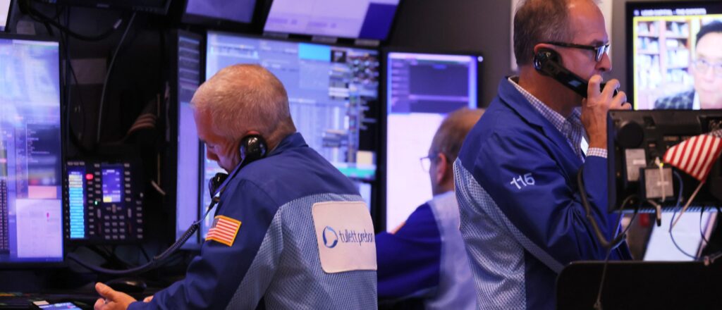 U.S. Markets Take A Plunge Amid Strong Dollar And Possible Government Shutdown