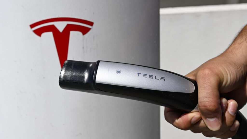 Stocks making the biggest moves midday: PXD, MGM, LEVI