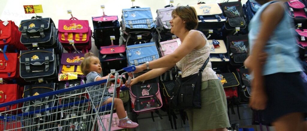 SHOPPING-EDUCATION-BACK-TO-SCHOOL