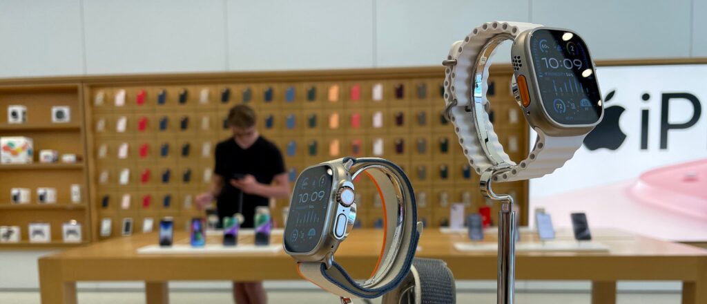 Apple Reports Quarterly Earnings