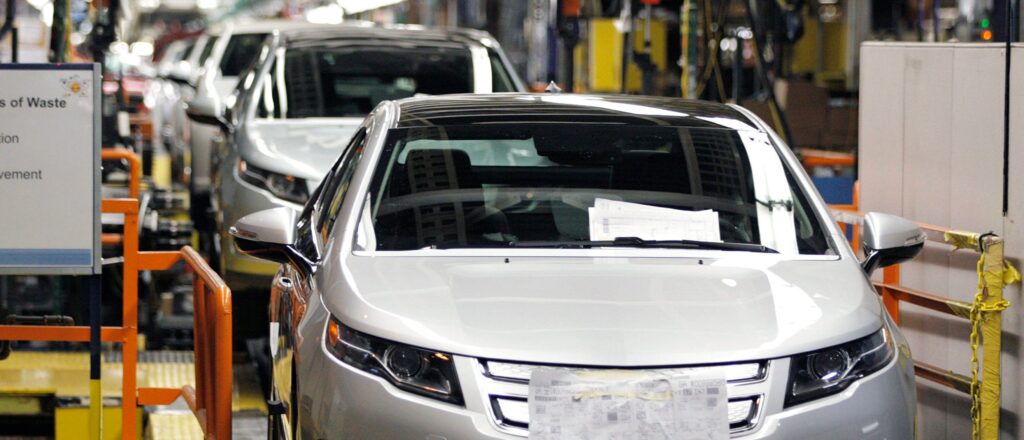 White House Officials Tour Chevy Volt Plant