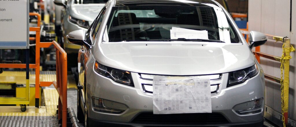 White House Officials Tour Chevy Volt Plant