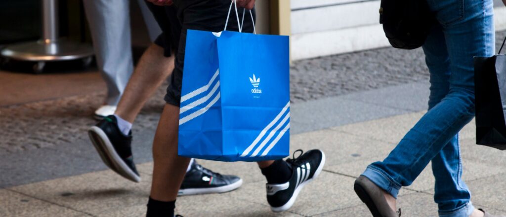 Shoppers Flock To Summer Sales