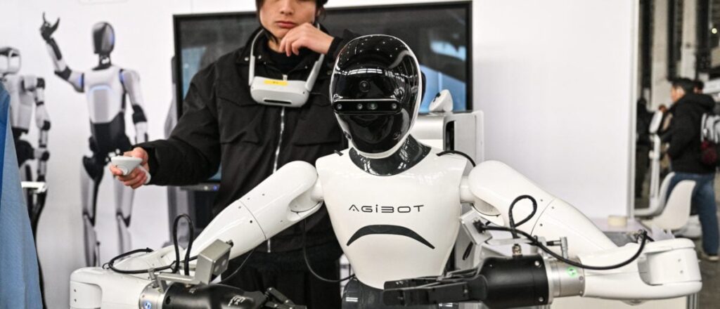 China’s New Sandwich-Making, Shirt-Folding Robot Trains 17 Hours A Day To Conquer Manufacturing