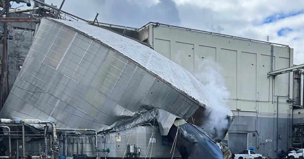 9 Missing After Washington Paper Mill Tank Rupture And Officials Say There’s No Hope Of Survivors 9 Missing After Washington Paper Mill Tank Rupture And Officials Say There's No Hope Of Survivors