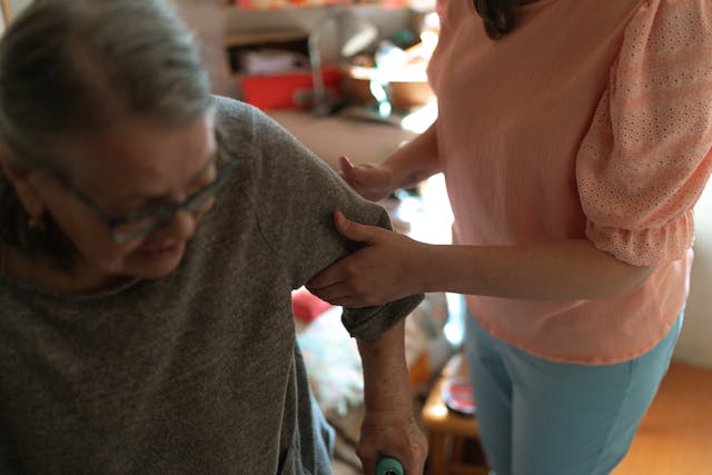 Best In-Home Care Options For Seniors Living Alone Best In-Home Care Options For Seniors Living Alone