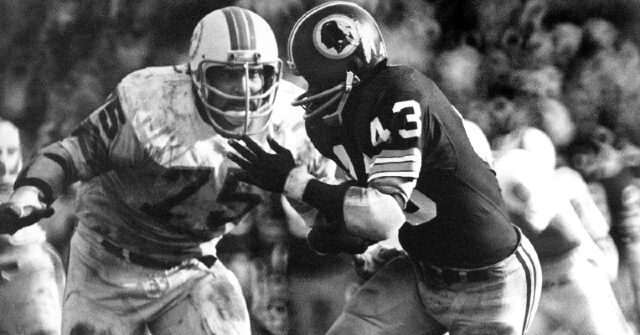 Former Dolphins Super Bowl Champ Manny Fernandez Dies at 79