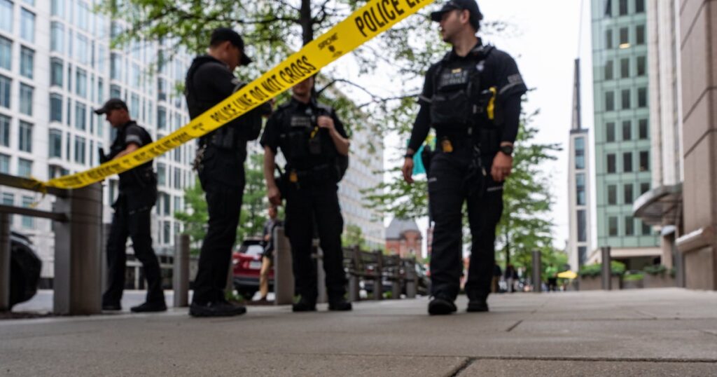 Bystander In Serious Condition After Fatal Shooting Near White House Checkpoint Bystander In Serious Condition After Fatal Shooting Near White House Checkpoint