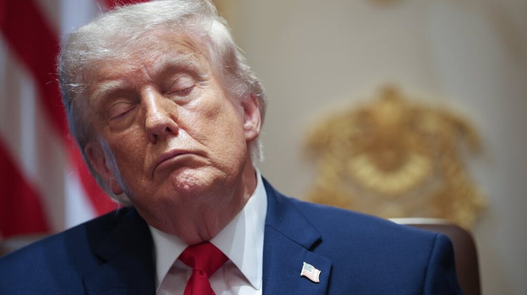 Latest White House Trump Photo Sparks Repeated Joke Online Latest White House Trump Photo Sparks Repeated Joke Online