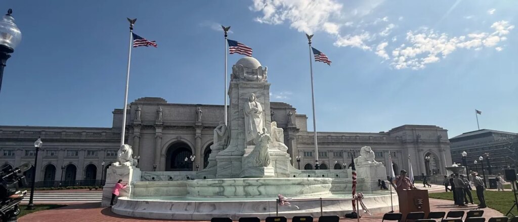SEE IT: Trump Admin Reopens Columbus Circle SEE IT: Trump Admin Reopens Columbus Circle