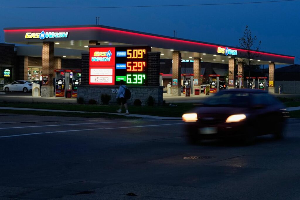 Small businesses struggle with declining profits as gas, shipping prices rise Small businesses struggle with declining profits as gas, shipping prices rise